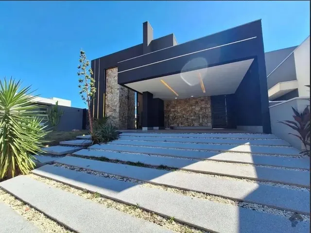 Imagem: A casa em condomínio possui 1 Dormitório, 4 Suítes, 5