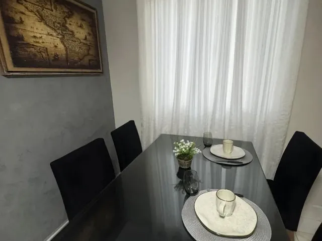 Imagem: O apartamento possui 2 Dormitórios, 1 Banheiro, 1 Vaga na