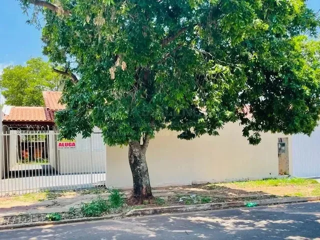 Imagem: A casa possui 3 Dormitórios, 1 Suíte, 2 Banheiros, 3