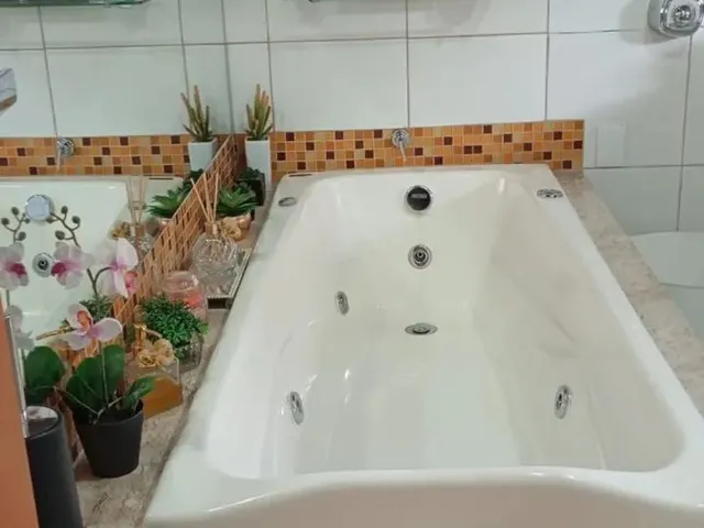 Imagem: O apartamento possui 2 Dormitórios, 1 Banheiro, 1 Vaga na