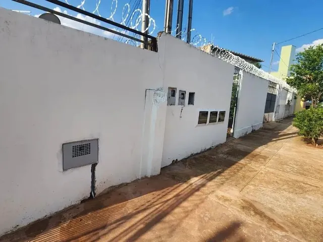 Imagem: A casa possui 1 Dormitório, 1 Banheiro, 1 Vaga na garagem,