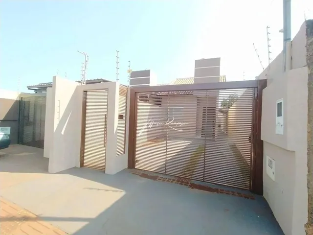 Imagem: A casa possui 2 Dormitórios, 1 Banheiro, 2 Vagas na