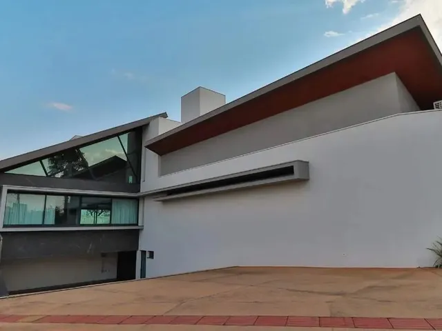 Imagem: A casa em condomínio possui 4 Dormitórios, 3 Suítes, 5 Banheiros