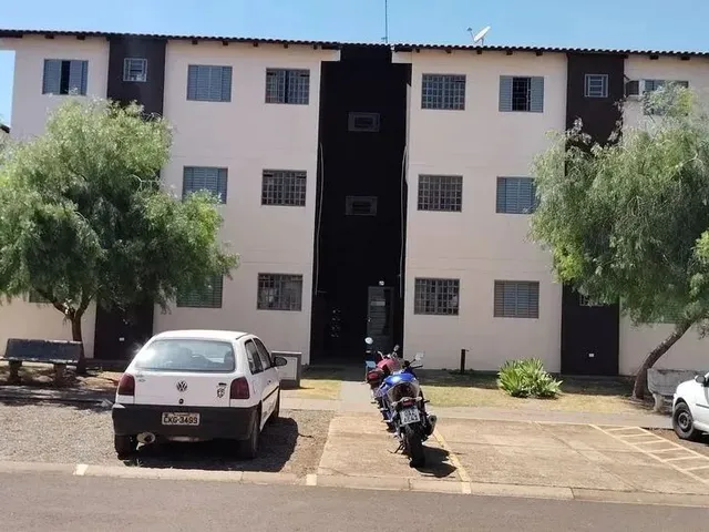 Imagem: O apartamento possui 2 Dormitórios, 1 Banheiro, 1 Vaga na