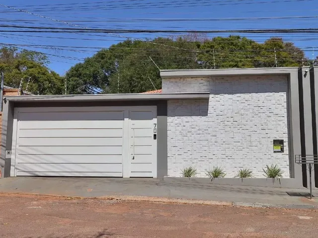 Imagem: A casa possui 4 Dormitórios, 3 Suítes, 5 Banheiros, 2