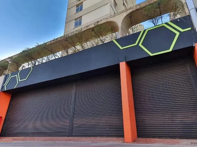 Imagem: O apartamento possui 2 Banheiros, 5 Vagas na garagem,