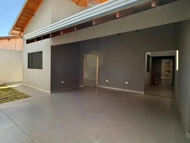 Imagem: A casa possui 3 Dormitórios, 1 Suíte, 2 Banheiros, 2