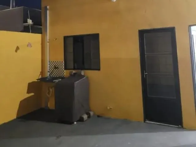 Imagem: A casa possui 1 Dormitório, 1 Banheiro, 20m² de Área e