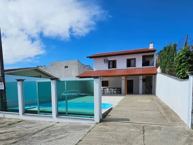 Imagem: Casa de 2 Pisos, 4 Dormitórios com Piscina