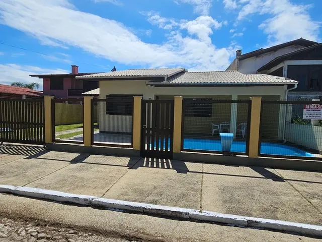 Imagem 1: Casa de 4 Dormitórios com Piscina Aluguel de Temporada