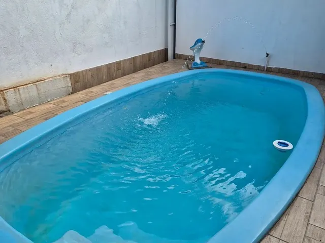 Imagem: A casa possui 3 Dormitórios, 1 Banheiro, 1 Vaga na