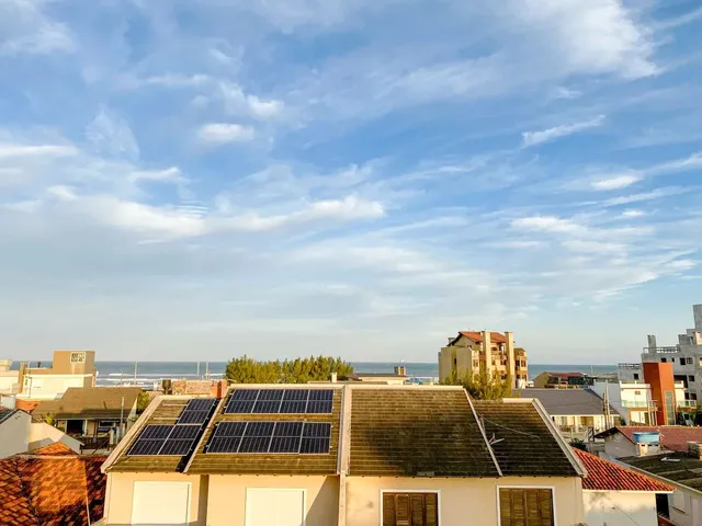 Imagem: Vista para o Mar na Sala e Pôr do Sol nos