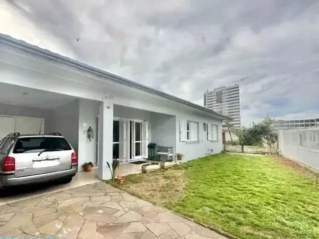 Imagem: Linda Casa de 4 Quartos a 1 Quadra da Praia