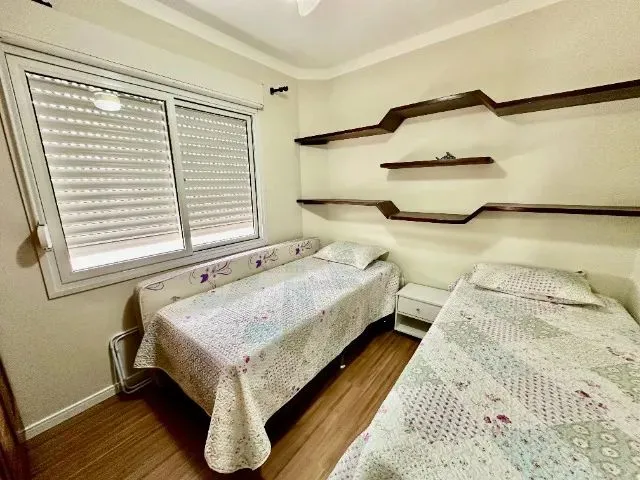 Imagem 2: Apartamento em Capão da Canoa, 02 Quartos, Sacada de Frente, Churrasqueira e Box