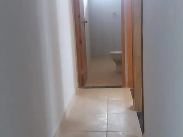 Imagem: A casa possui 2 Dormitórios, 1 Banheiro, 1 Vaga na garagem