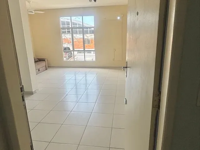 Imagem: Alugo Kitnet Ótima Localização, Ao Lado