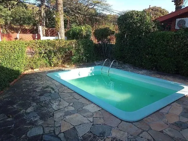 Imagem 1: Casa para Alugar 3 Dormitórios com Piscina, Churrasqueira, Garagem Fechada no Bairro
