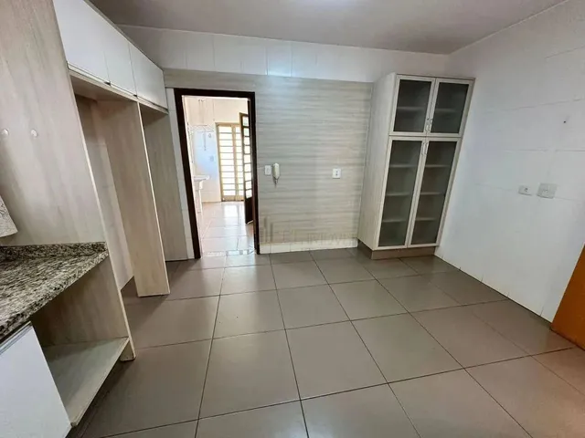 Imagem 2: Casa com 4 Dormitórios para Alugar, 250 M² por R$ 6.300,00/Mês - Parque Residencial