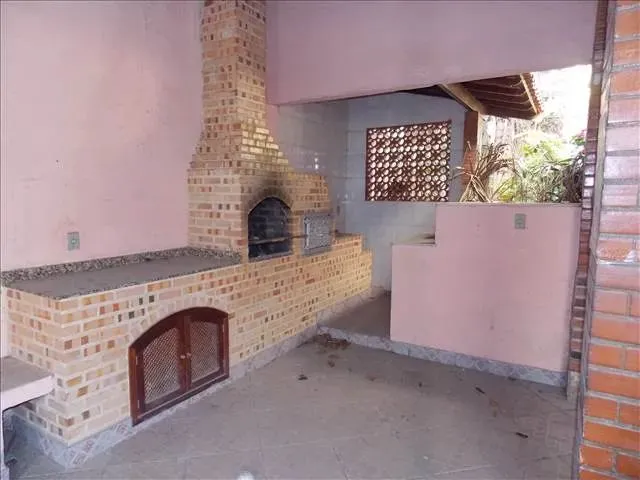 Imagem 4: Casa no Centro de Maricá com 345 M² com 7 Quartos, Piscina e Churrasqueira