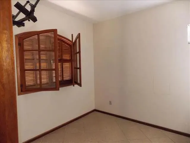 Imagem 2: Casa no Centro de Maricá com 345 M² com 7 Quartos, Piscina e Churrasqueira