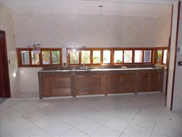 Imagem 9: Casa no Centro de Maricá com 345 M² com 7 Quartos, Piscina e Churrasqueira