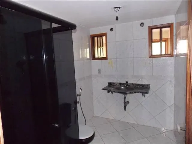 Imagem 3: Casa no Centro de Maricá com 345 M² com 7 Quartos, Piscina e Churrasqueira