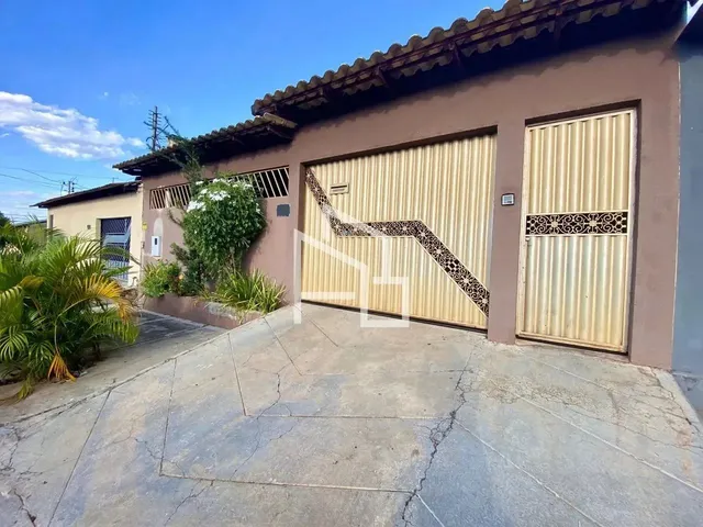 Imagem: Espaçosa Casa para Venda com 4 Quartos