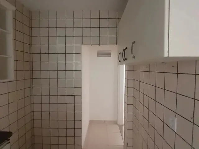 Imagem 2: 2 Quartos, 1 Banheiro, 1 Lance Escada