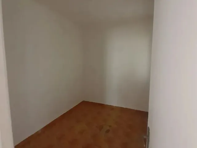 Imagem 4: 2 Quartos, 1 Banheiro, 1 Lance Escada