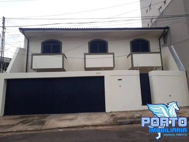 Imagem: A casa possui 3 Dormitórios, 1 Suíte, 4 Banheiros, 5