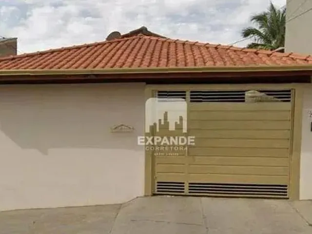 Imagem: A casa possui 3 Dormitórios, 2 Banheiros, 2 Vagas na