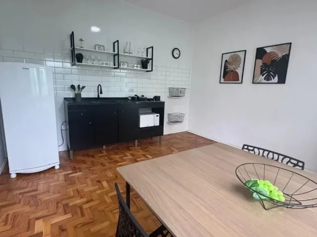 Imagem: A casa possui 1 Dormitório, 1 Banheiro, 1 Vaga na garagem,