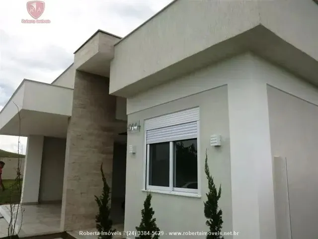 Imagem: A casa possui 3 Dormitórios, 1 Suíte, 3 Banheiros, 2