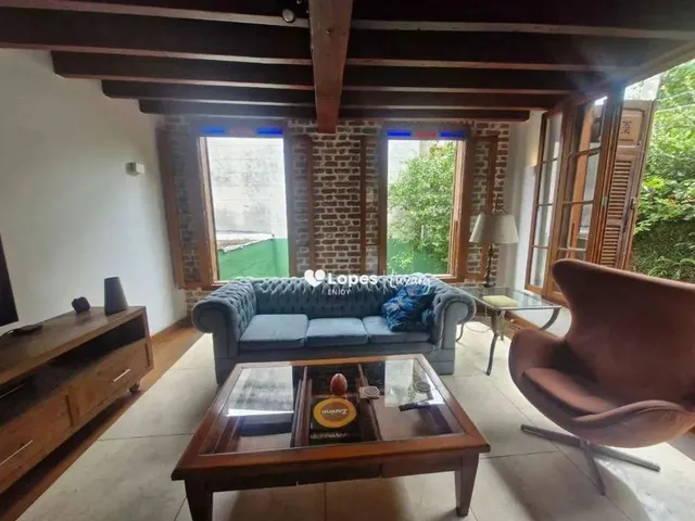 Imagem: Casa com 4 Dormitórios À Venda, 176 M²