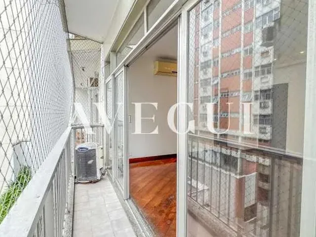 Imagem 8: Elegância e Amplitude no Coração do Leblon - 121M² com Planta Circular e 2 Vagas