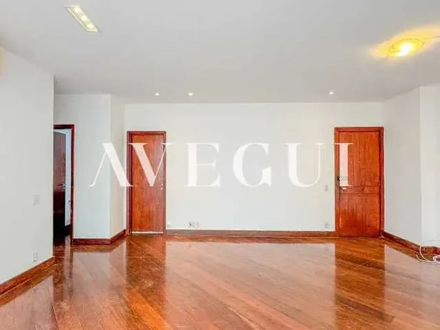 Imagem 3: Elegância e Amplitude no Coração do Leblon - 121M² com Planta Circular e 2 Vagas