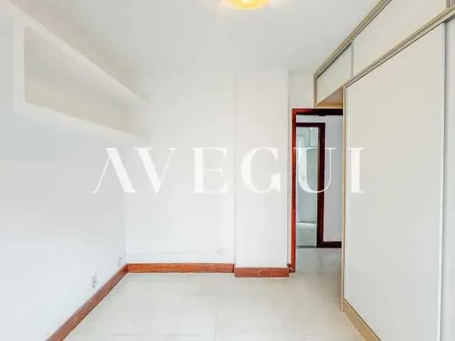 Imagem 10: Elegância e Amplitude no Coração do Leblon - 121M² com Planta Circular e 2 Vagas
