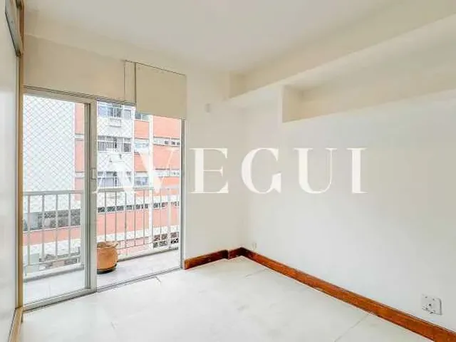 Imagem 15: Elegância e Amplitude no Coração do Leblon - 121M² com Planta Circular e 2 Vagas