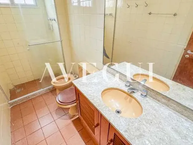 Imagem 2: Elegância e Amplitude no Coração do Leblon - 121M² com Planta Circular e 2 Vagas