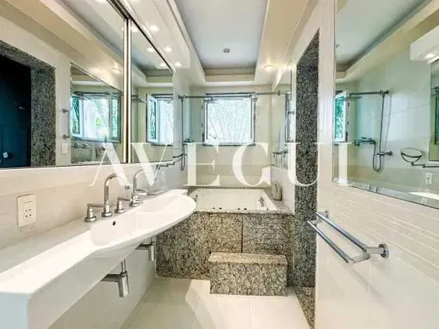 Imagem 6: Urca - Casa com Vista e Piscina - 256M², 4 Suítes e Sofisticação Absoluta