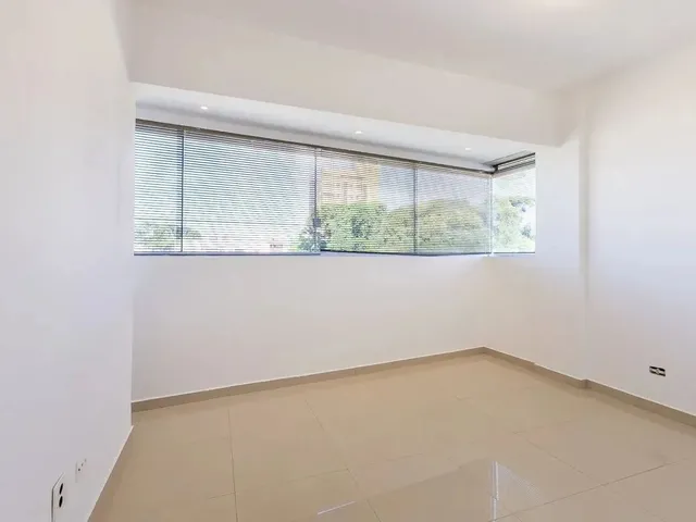 Imagem 2: Apartamento para Aluguel Possui 110 Metros Quadrados com 3 Quartos em Centro - Pinhais - P