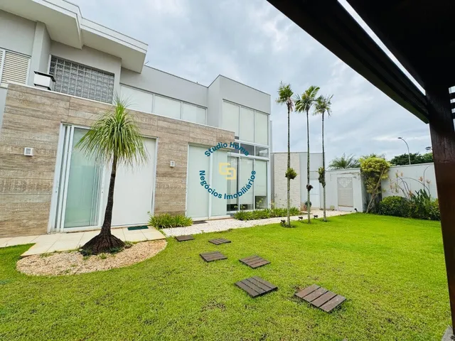 Imagem: A casa possui 5 Dormitórios, 2 Suítes, 4 Banheiros, 4