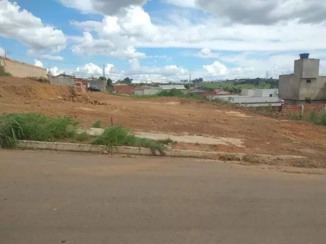 Imagem: Área com 794M2, Ideal para Construção