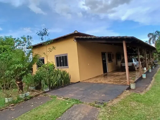 Imagem: Chácara com Casa Confortável e Pomar com