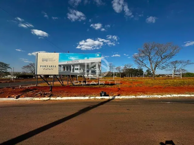 Imagem: Lote Parcelado em Condomínio Petit Trianon