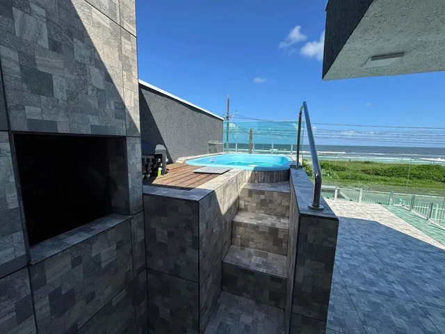 Imagem 6: Casa na Praia, Frente pro Mar, com Piscina