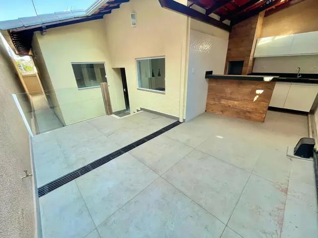 Imagem: Casa com 3 Quartos e 2 Banheiros À Venda