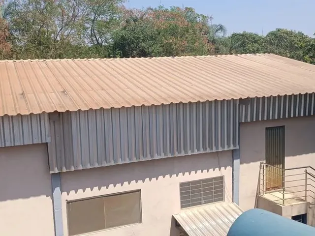 Imagem: Industria de Cachaça Cachaçaria com Canavial