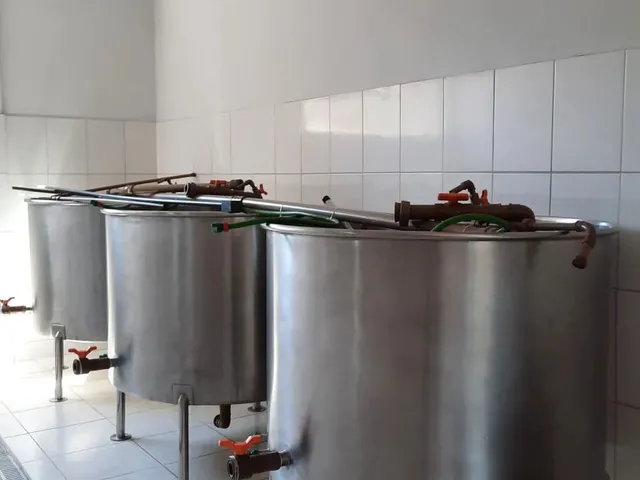 Imagem 7: Industria de Cachaça Cachaçaria com Canavial em Produção Aparecida de Goiânia Pronta