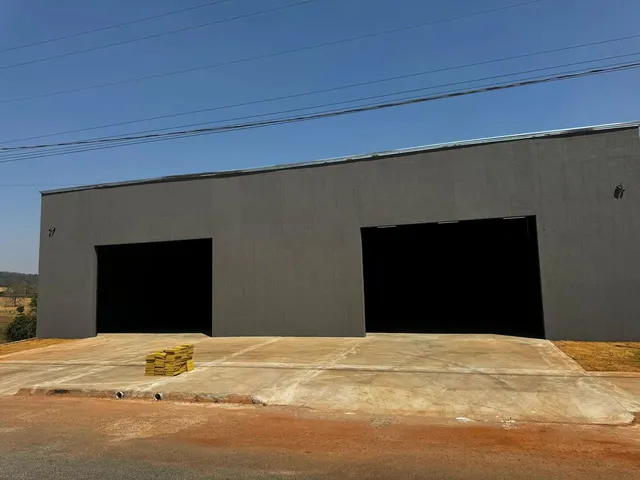 Imagem: O depósito possui 2 Banheiros, 180m² de Área e está